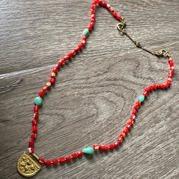 Handmade hand knotted vibrant red shaded mother of pearl layering necklace - Picture 5 of 11